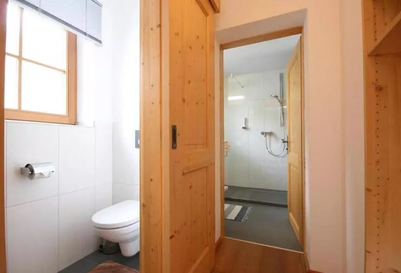 پانسیون Alpengasthof Karalm