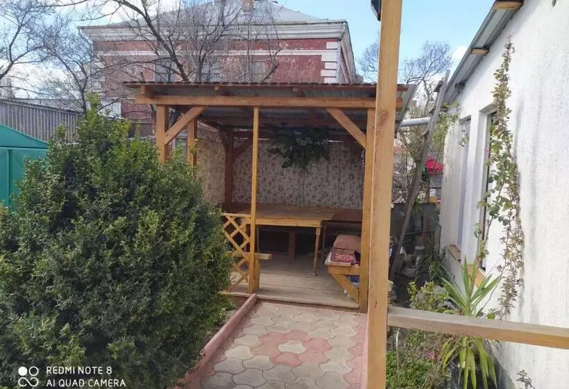 ペンション Shevchenka Guest House от 600гр 1 2 3к квартири 096 55 48 111 біля академії