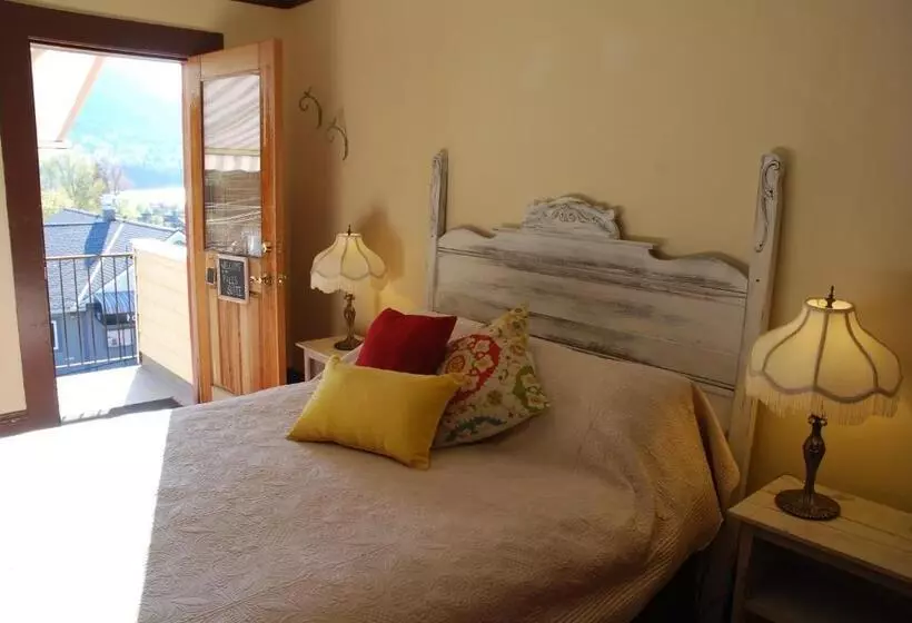 Majatalo Victoria Falls House