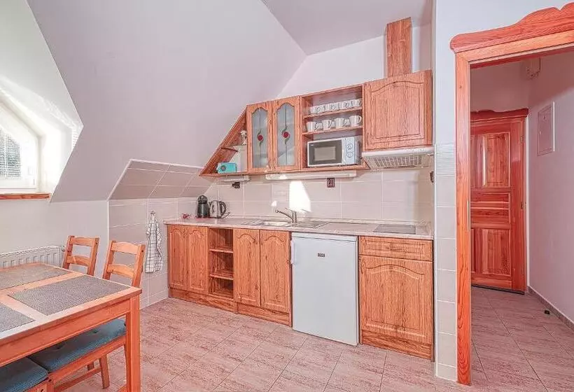 Apartments White   Hill