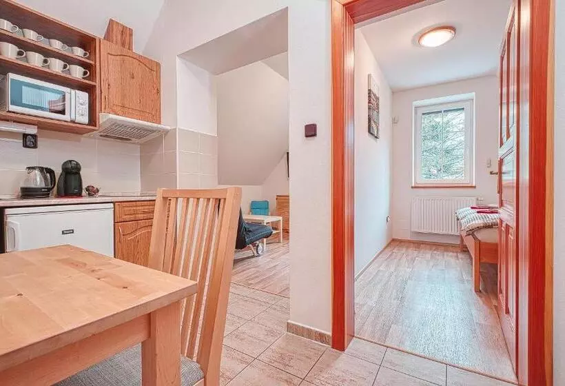 Apartments White   Hill