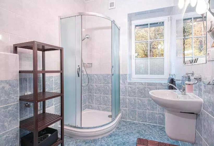 Apartments White   Hill