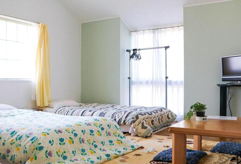 פנסיון Guest House Shirahama R Cafe   Female Only