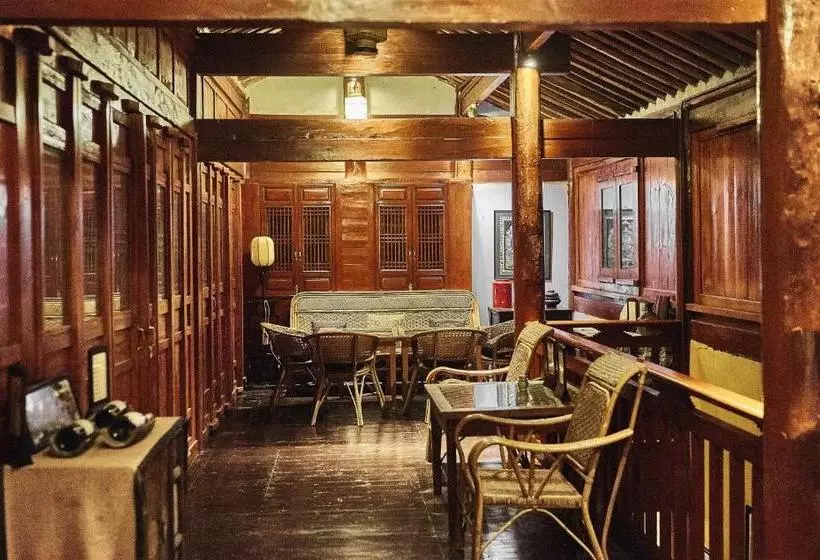 Majatalo Old Theatre Inn