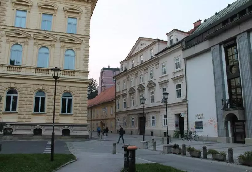 پانسیون Anna House