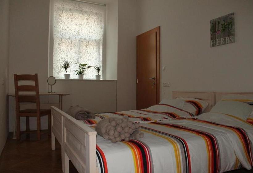 پانسیون Anna House