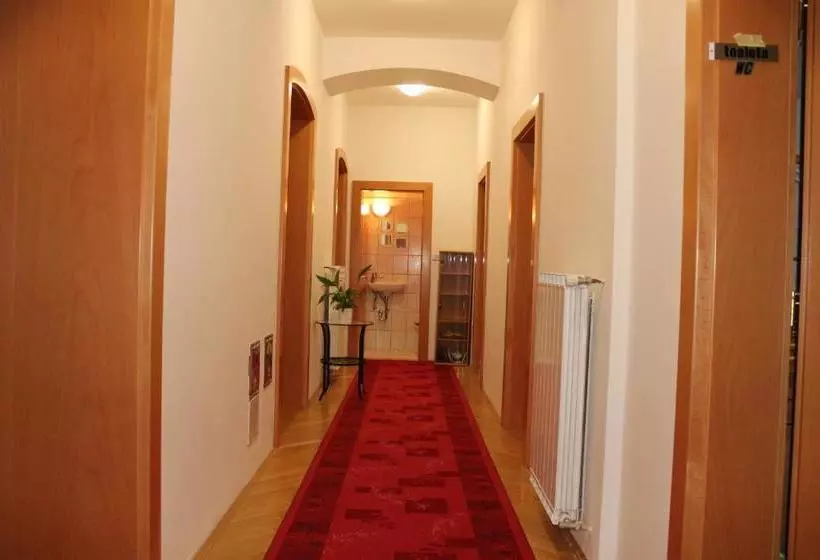 پانسیون Anna House