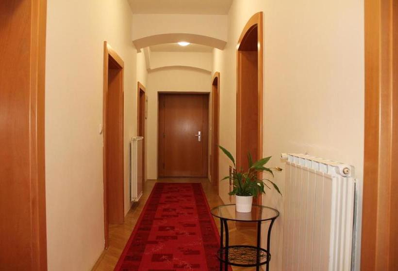 پانسیون Anna House