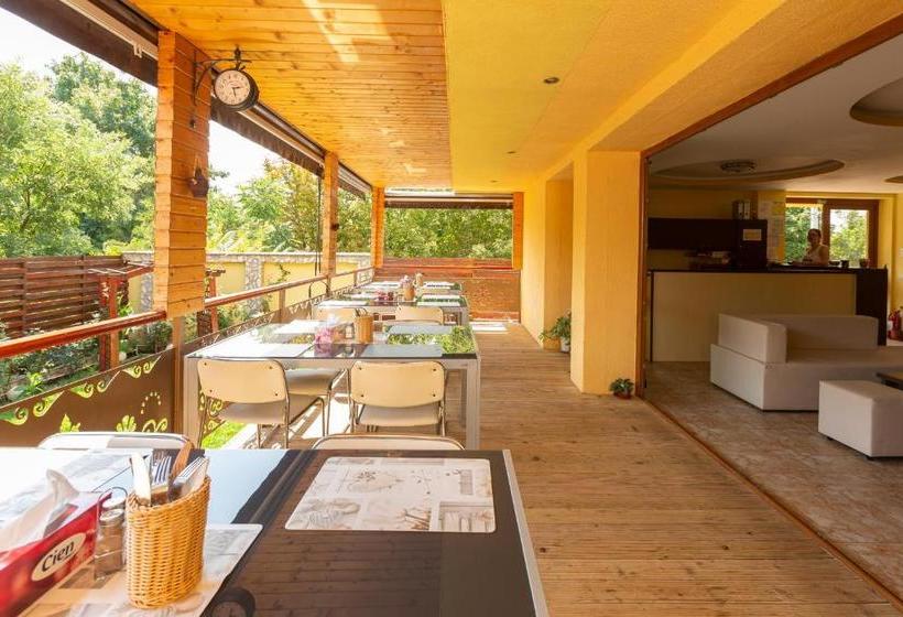 פנסיון Rosiem House