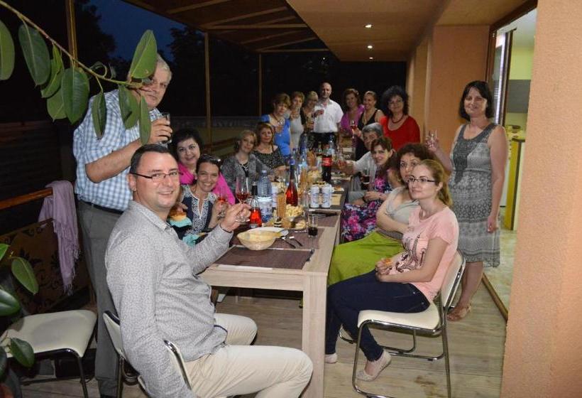 פנסיון Rosiem House