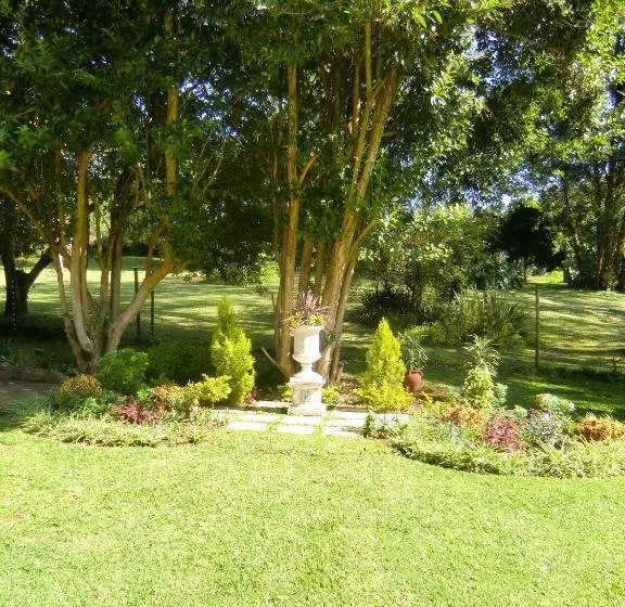 Majatalo Warrens Guest House