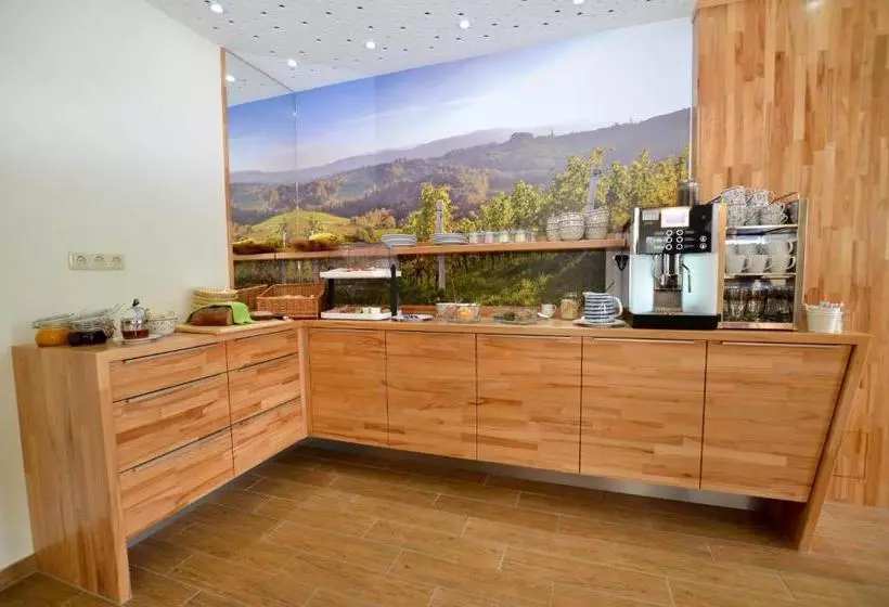 ペンション Weingut Zirngast