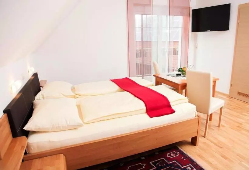 ペンション Weingut Zirngast