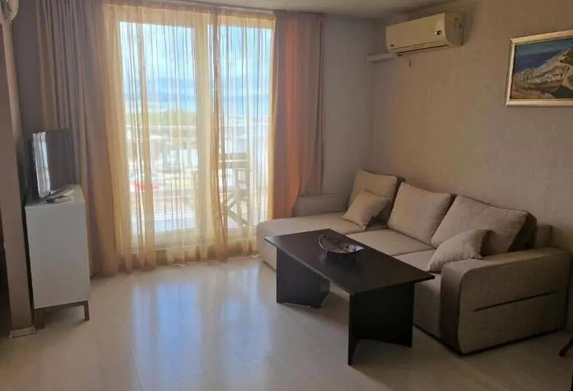 Majatalo Guest House Compass