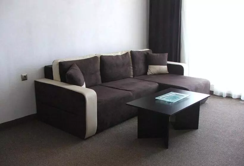 Majatalo Guest House Compass