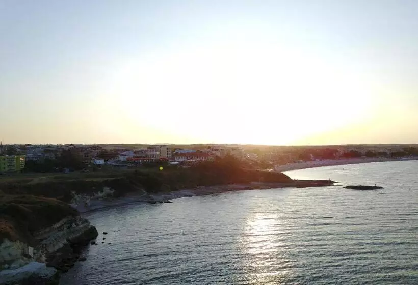 Majatalo Guest House Compass