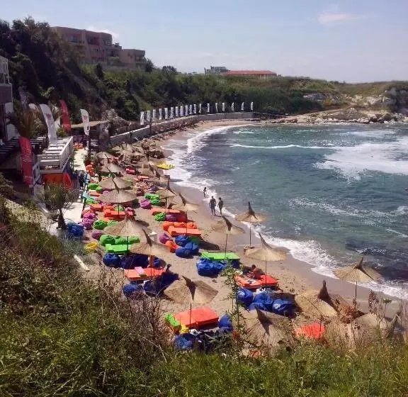 Majatalo Guest House Compass