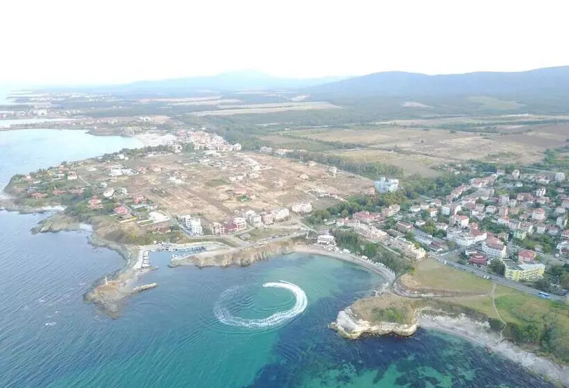 Majatalo Guest House Compass