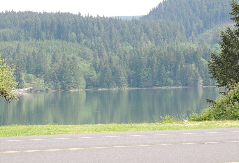 Общежитие Foster Lake Inn