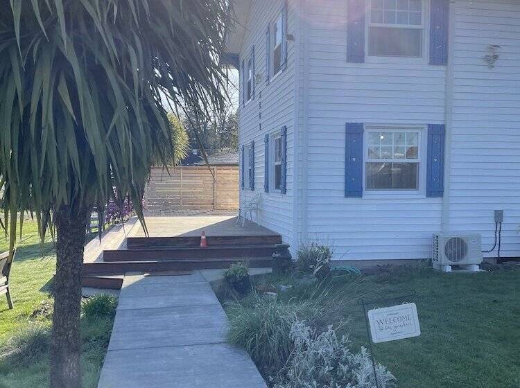 Общежитие Foster Lake Inn