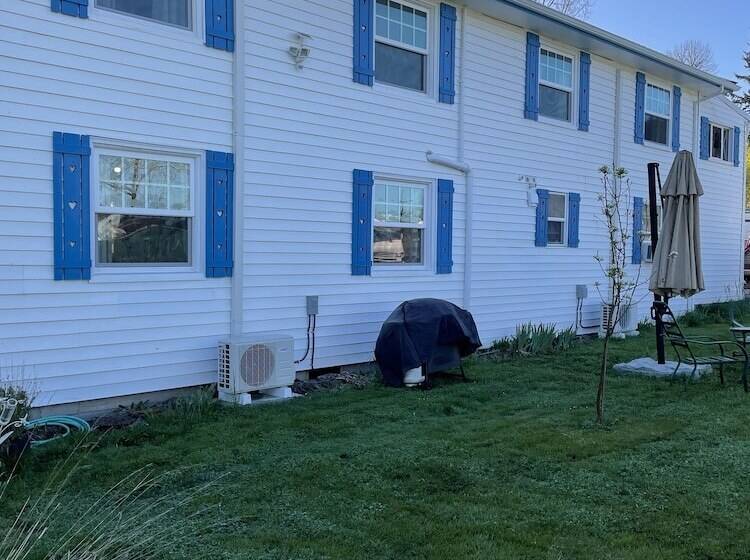 Общежитие Foster Lake Inn