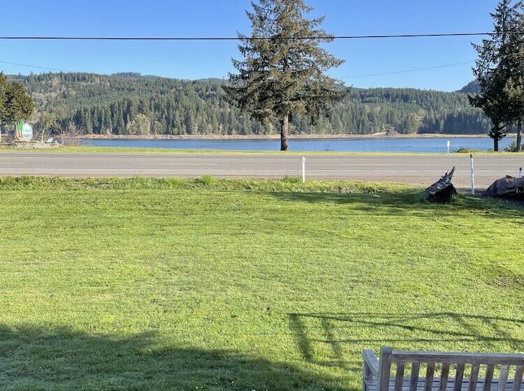 Общежитие Foster Lake Inn