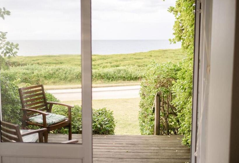 پانسیون Pebbles Beach Cottage