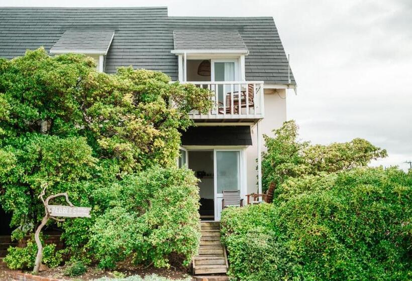 پانسیون Pebbles Beach Cottage