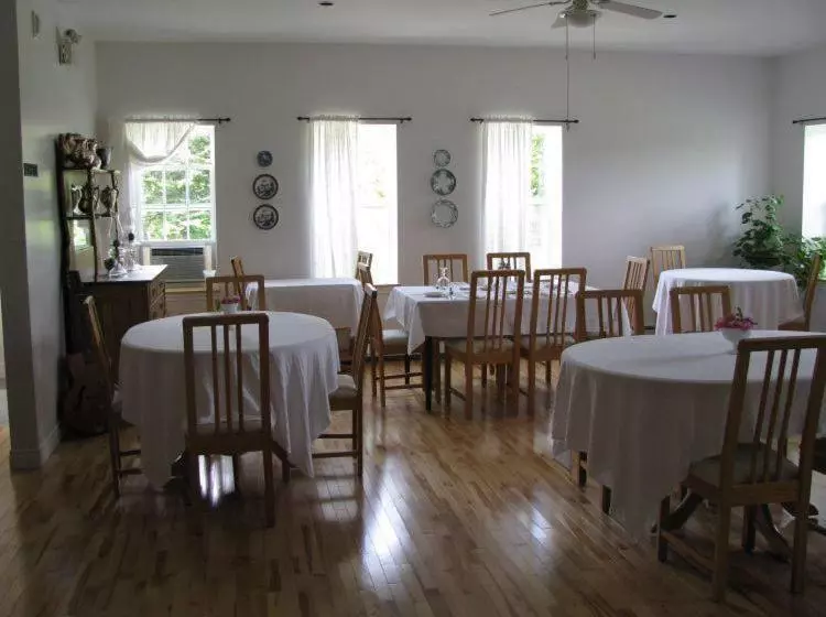 ユースホステル Tulloch Inn & Gifts