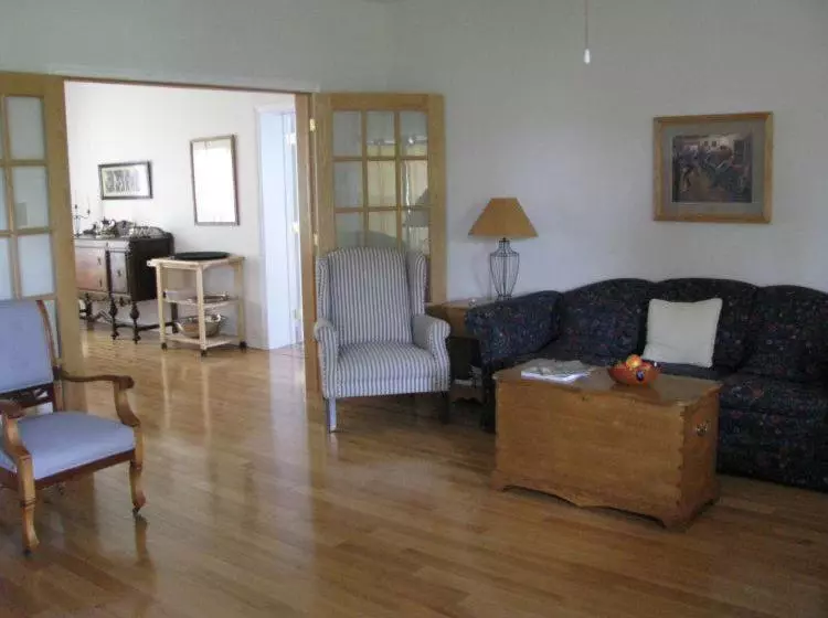 ユースホステル Tulloch Inn & Gifts