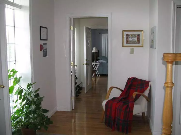 ユースホステル Tulloch Inn & Gifts