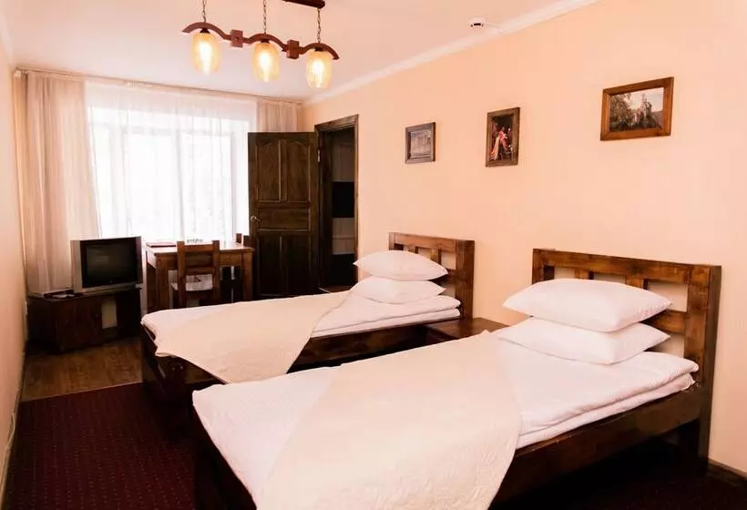 هتل Gostinyi Dvor Galirad