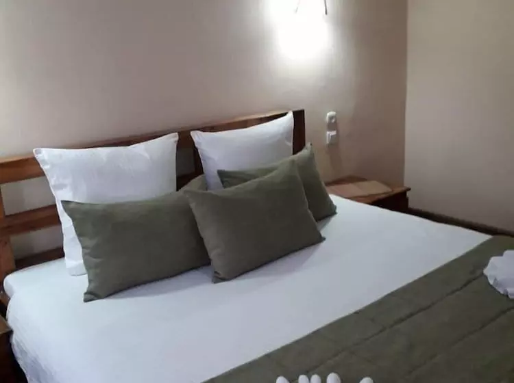 هتل Gostinyi Dvor Galirad