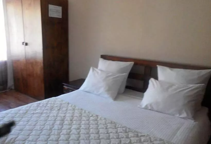 هتل Gostinyi Dvor Galirad