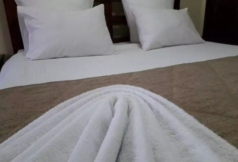 هتل Gostinyi Dvor Galirad