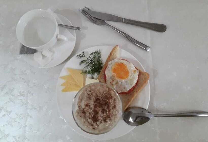 هتل Gostinyi Dvor Galirad