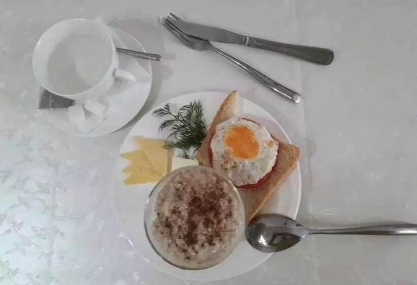 هتل Gostinyi Dvor Galirad