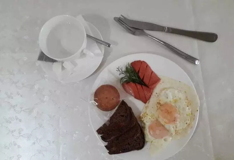 هتل Gostinyi Dvor Galirad