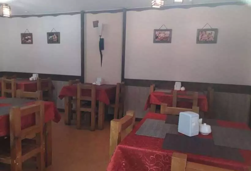 هتل Gostinyi Dvor Galirad