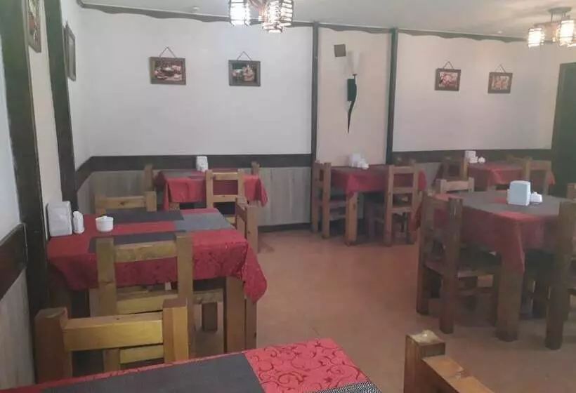 هتل Gostinyi Dvor Galirad