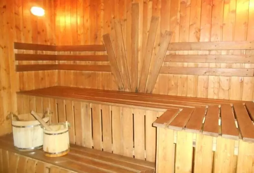 هتل Gostinyi Dvor Galirad