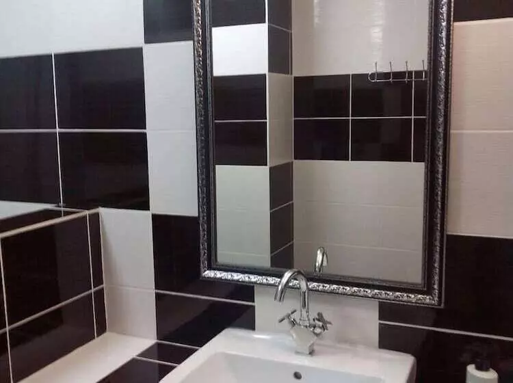 هتل Gostinyi Dvor Galirad