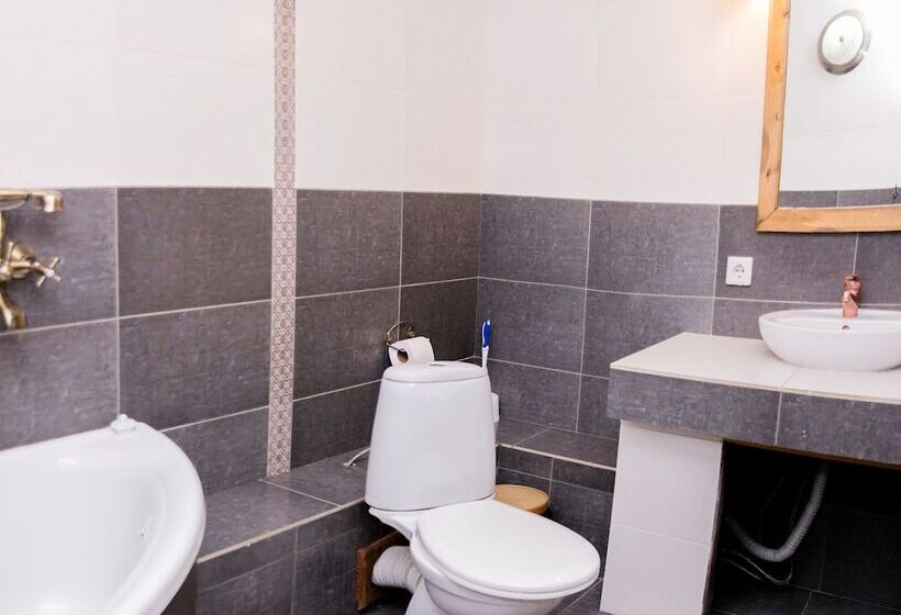 هتل Gostinyi Dvor Galirad