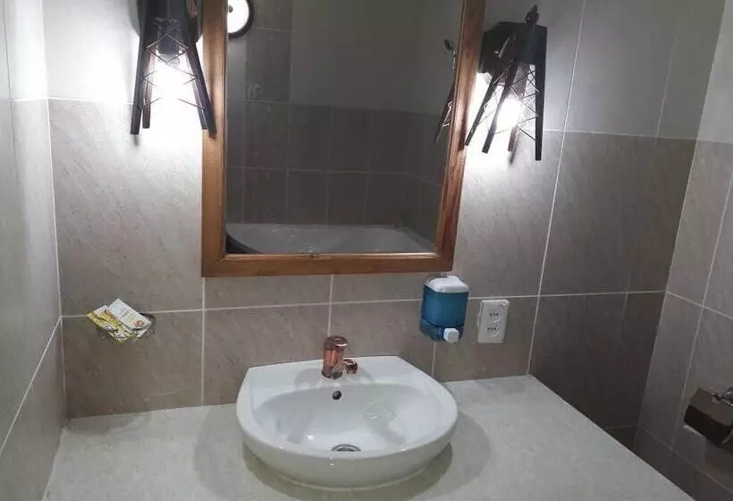 هتل Gostinyi Dvor Galirad