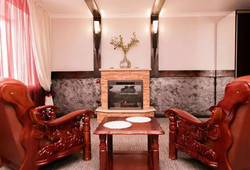 هتل Gostinyi Dvor Galirad