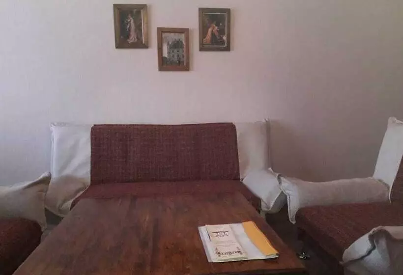 هتل Gostinyi Dvor Galirad