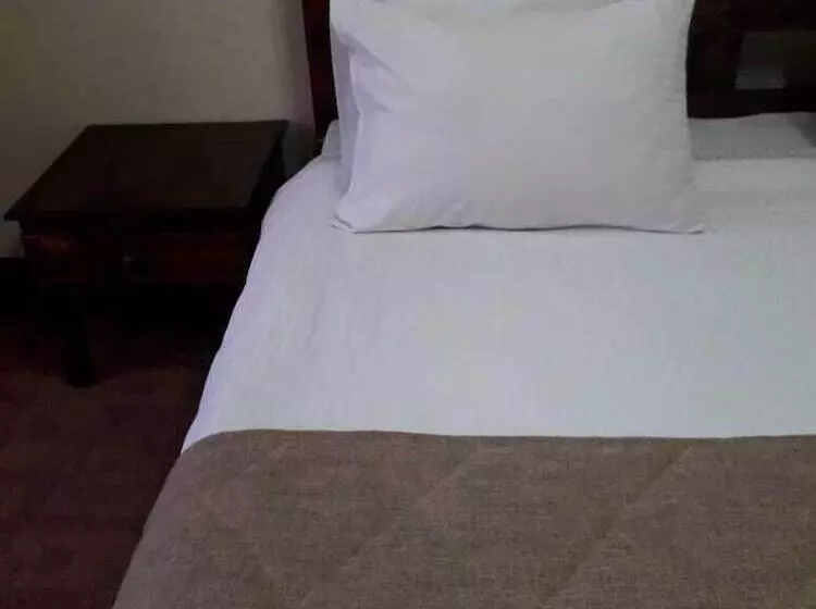 هتل Gostinyi Dvor Galirad