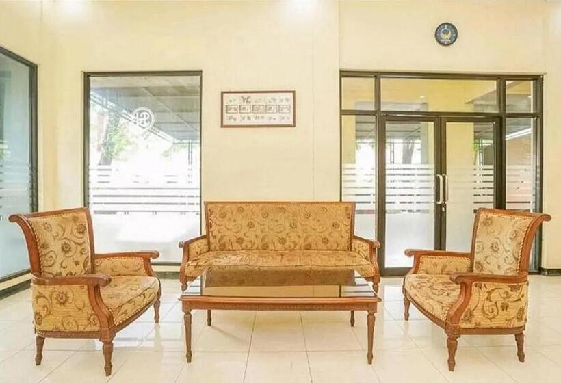 ホテル Penginapan Sinar Harapan Near Gor Mastrip Probolinggo