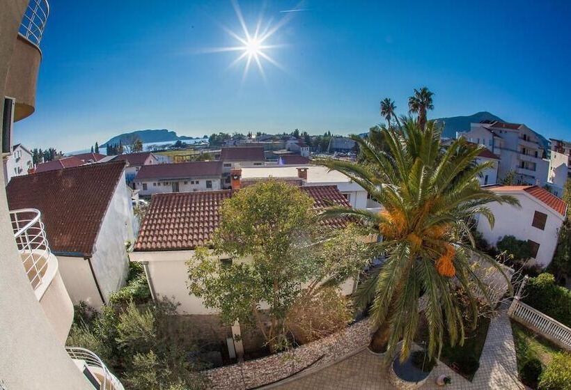 Pensiune Garni Hotel Bella