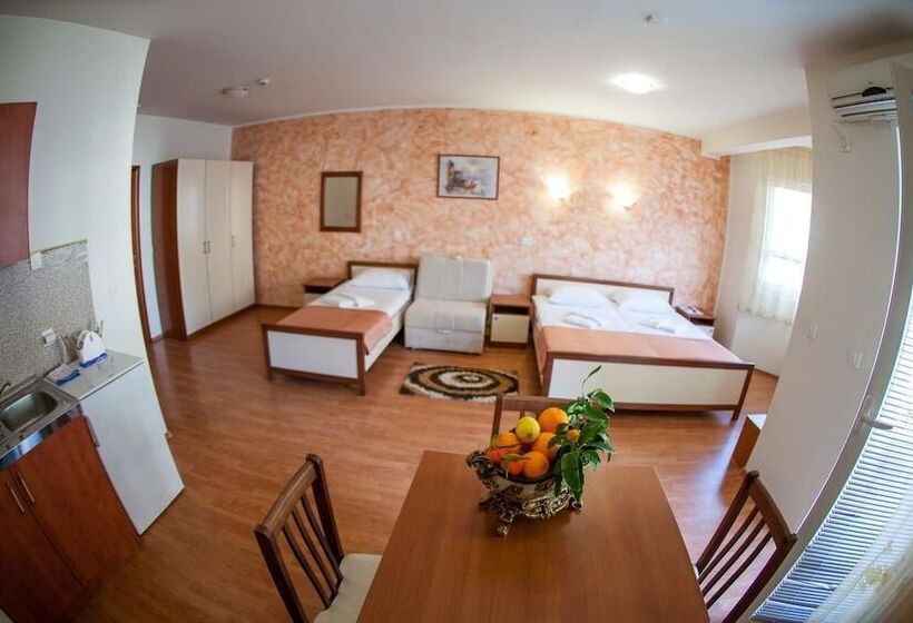 Pensiune Garni Hotel Bella